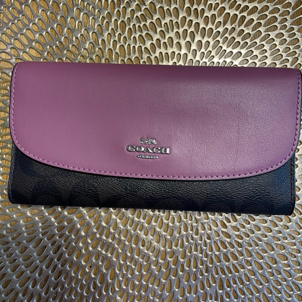 Beautiful Classic Coach Wallet and checkbook cover. EUC like new inside and out.